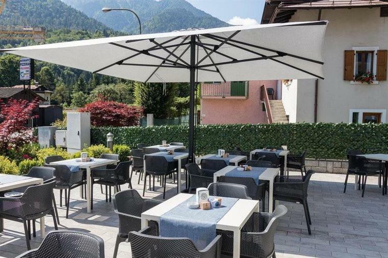 Hotel Milano Tione di Trento Luaran gambar